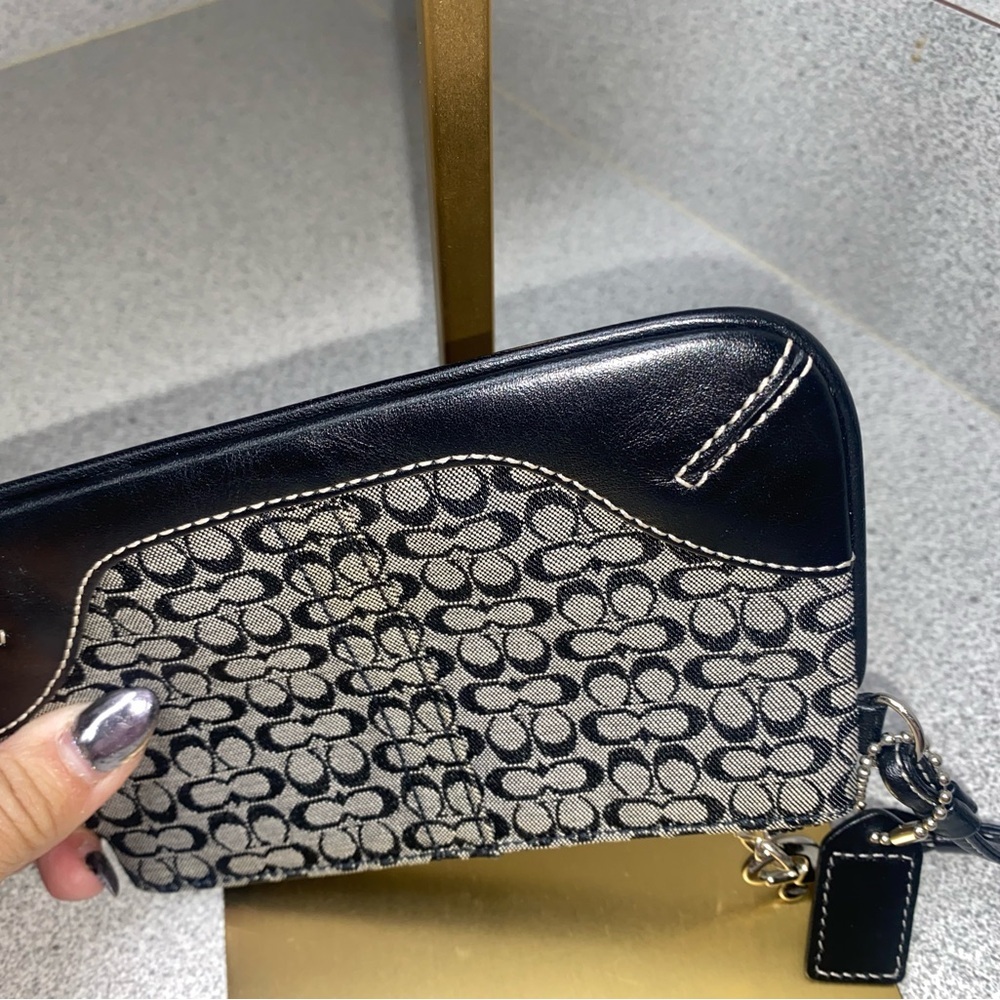 Coach Vintage Signature SoHo Wristlet GUC - Picture 6 of 11